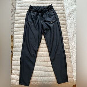 Women’s Nike Shield Running Pants (XS)